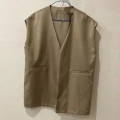 ベージュ ノーカラーベスト