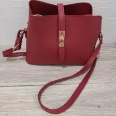値下げ中！【美品】レッド ショルダーバッグ grove