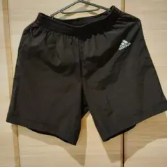 adidas ブラック ハーフパンツ