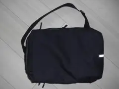 aceの大容量黒のボディバッグ