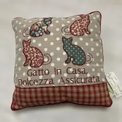 猫のミニクッション　24cm ドット柄