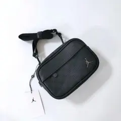 新品　JORDAN BRAND モノグラム カメラ バッグ ブラック
