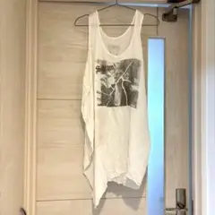 AULAAILAグラフィックノースリーブTシャツ　安室奈美恵