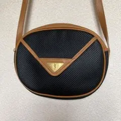 年末セール 美品 イヴサンローラン ラウンド ショルダーバッグ サンローラン
