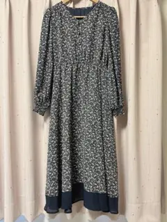 【Areeam】新品未使用！ネイビー系花柄ワンピース