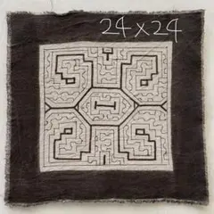 シピボ族の泥染め布　幾何学模様のインテリア小物 24x24