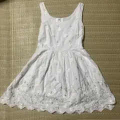 刺繍入りホワイトノースリーブワンピース
