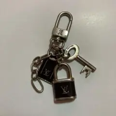 LOUIS VUITTON キーホルダー ロックと鍵