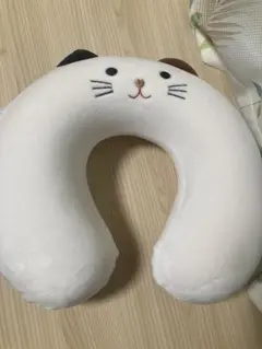 猫の顔デザイン U字クッション