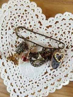 ハンドメイド　カブトピン　パーティー