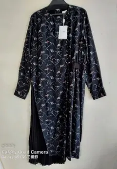 『新品、未使用品』CLANE プリーツ切替えFlower黒ワンピース/36サイズ