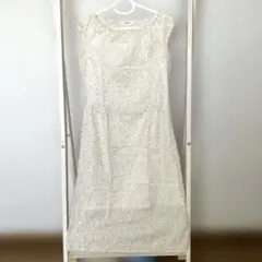 DINASTIE サマーワンピース　小花柄　ベージュ／アイボリー　ペチコート付き