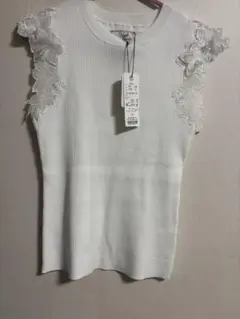 ノエラ　モチーフ刺繍ニット