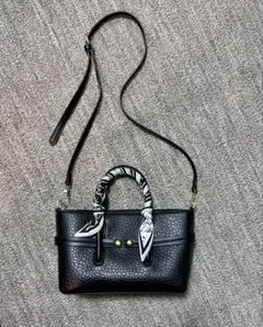 黒いレザーハンドバッグ スカーフ付き
