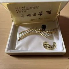 ブローチ