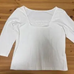 レースディテール付き　ホワイト　Tシャツ