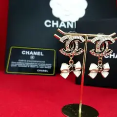 フォロ割あり◆カメリアりぼんCCピアスwhite×black