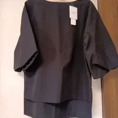 パフ袖黒ブラウス　新品