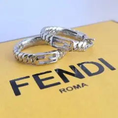 satoさん専用 FENDI バゲット ピアス シルバー ほぼ未使用 satoさん専用 FENDI バゲット ピアス シルバー ほぼ未使用