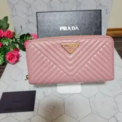 PRADA キルティング ロゴマーク ピンク×ゴールド かわいい 財布 長財布