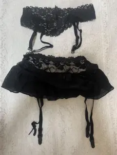 黒いレースガーターベルト