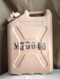 米軍実物　ウォータータンク　ジェリカン　20L ① Amazon.co.jp: 米軍放出品品 ウォータータンク ポリタンク