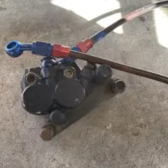 NSR50フロントキャリパー、メッシュホース