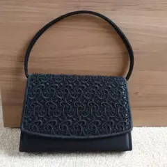 黒い刺繍デザイン　フォーマルバッグ