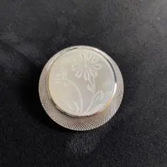 昭和レトロ　シェル彫刻ブローチ　フラワー