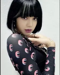 BLACKPINK リサ 着用 似 トップス