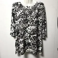 【かなり美品】カットソー　トップス　花柄　モノクロ　ブラウン　オフィスカジュアル