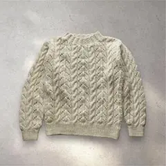 ウール100%　ケーブル編みニット　ハイネック　Mサイズ