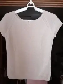 Nolley’s ベージュ フレンチ袖ニット