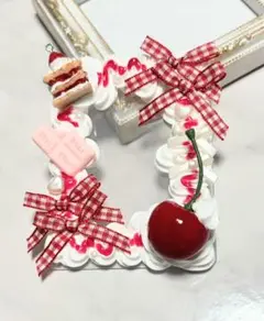 ホイップデコ　トレカケース　B8 赤　白　ピンク⭐︎スイーツ　ケーキ⭐︎硬質ケース