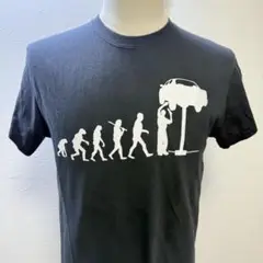 進化デザインTシャツ 整備士 モノクロ柄 ブラック 相当 古着　i-206