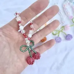 チェリーデザインのビーズストラップ