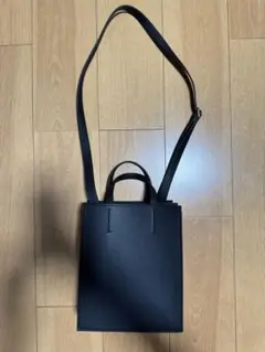 ユニクロ　ショルダーバッグ　合皮　ブラック