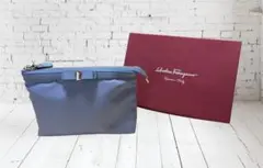 【未使用美品】サルヴァトーレフェラガモ ヴァラリボン ポーチ 水色