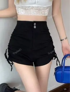 ハイウエスト黒ショートパンツ