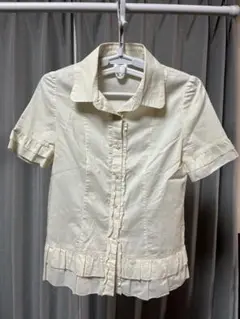 フリル付きクリーム色半袖シャツ　シンシアローリー