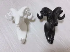 羊の頭部デザイン 壁掛けフック 白黒セット