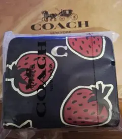 COACH　二つ折り財布 ストロベリー　プリント　アウトレット
