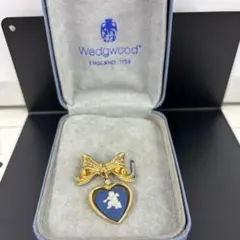 322 Wedgwood ハート型ブローチ リボン付き