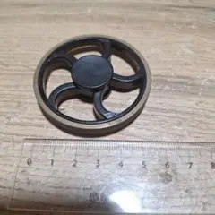 ハンドスピナー 4羽根デザイン