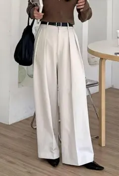 カプリシュレマージュ タックワイドパンツ エクリュ　36　S相当　ホワイト