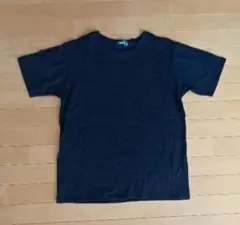 黒のクルーネックTシャツ
