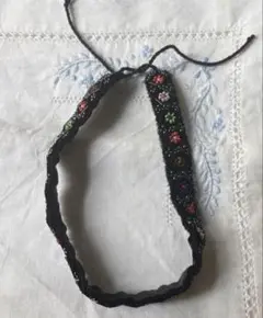 手編みのカラフル刺繍チョーカー