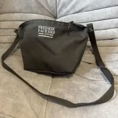 【残り3日】FREDRIK PACKERS 黒 サコッシュ