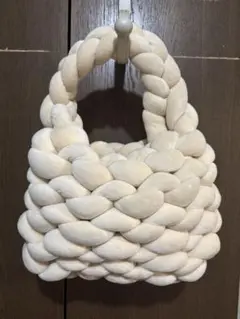 クリーム色の編み込みグラニーバッグ
