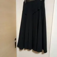黒 フレアロングスカート タック入り